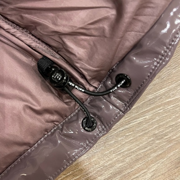 Aritzia The Super Puff Plum Lacquer Shorty.
Water repellent and wind proof. SZ S - Picture 6 of 8
